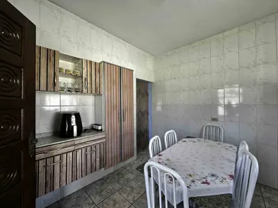 Casa - Térrea com 1 quartos  a 2000,00 metros praia.