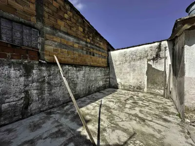 Casa - Térrea com 1 quartos  a 2000,00 metros praia.