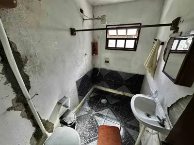 Casa - Térrea com 1 quartos  a 2000,00 metros praia.