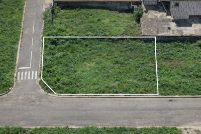 Terreno - Amplo com  quartos  a 1800,00 metros praia.