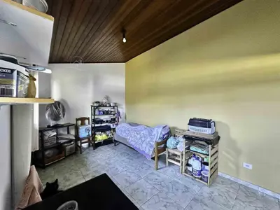 Comercial - Salão comercial + Edícula assobradada com  quartos  a 500,00 metros praia.