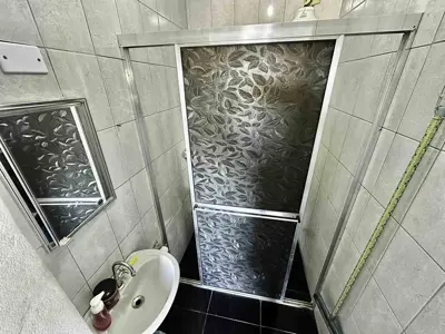 Comercial - Salão comercial + Edícula assobradada com  quartos  a 500,00 metros praia.