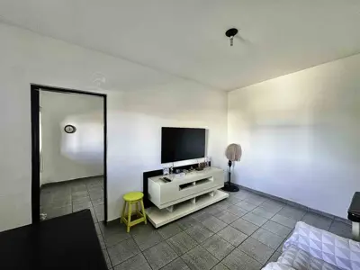 Comercial - Salão comercial + Edícula assobradada com  quartos  a 500,00 metros praia.