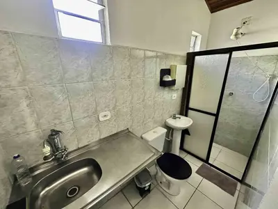 Comercial - Salão comercial + Edícula assobradada com  quartos  a 500,00 metros praia.