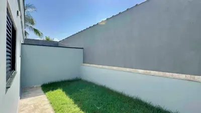 Casa - Térrea com 3 quartos (sendo 1 suite(s)) a 1500,00 metros praia.