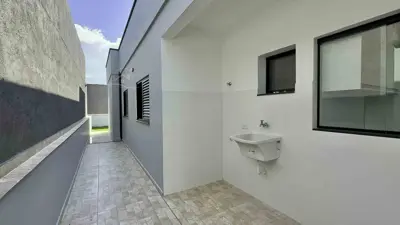 Casa - Térrea com 3 quartos (sendo 1 suite(s)) a 1500,00 metros praia.