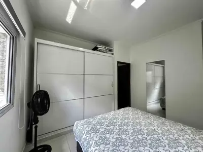 Casa - Térrea com piscina com 2 quartos (sendo 1 suite(s)) a 200,00 metros praia.