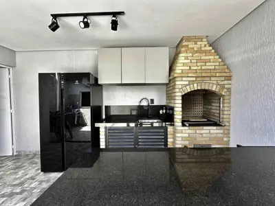 Casa - Térrea com piscina com 2 quartos (sendo 1 suite(s)) a 200,00 metros praia.