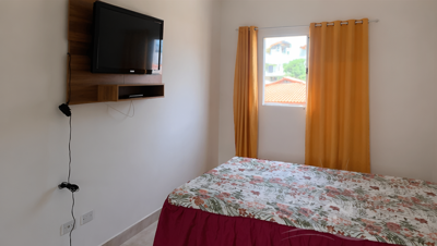 Casa - Sobrado com 2 quartos (sendo 1 suite(s)) a 500,00 metros praia.