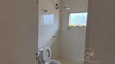 Casa - Sobrado com 2 quartos (sendo 1 suite(s)) a 500,00 metros praia.