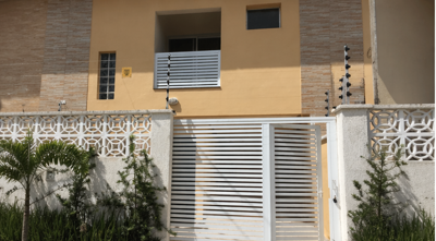 Casa - Sobrado com 2 quartos (sendo 1 suite(s)) a 500,00 metros praia.