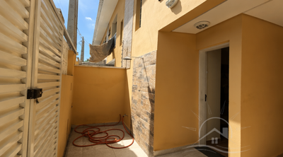 Casa - Sobrado com 2 quartos (sendo 1 suite(s)) a 500,00 metros praia.