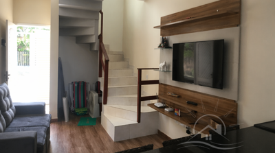 Casa - Sobrado com 2 quartos (sendo 1 suite(s)) a 500,00 metros praia.