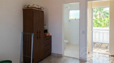 Casa - Sobrado com 2 quartos (sendo 1 suite(s)) a 500,00 metros praia.