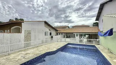 Casa - Térrea com 3 quartos (sendo 1 suite(s)) a 800,00 metros praia.