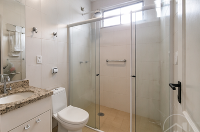 Casa - Térrea com 3 quartos (sendo 1 suite(s)) a 300,00 metros praia.