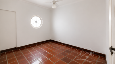 Casa - Térrea com 3 quartos (sendo 1 suite(s)) a 300,00 metros praia.