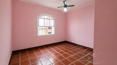 Casa - Térrea com 3 quartos (sendo 1 suite(s)) a 300,00 metros praia.