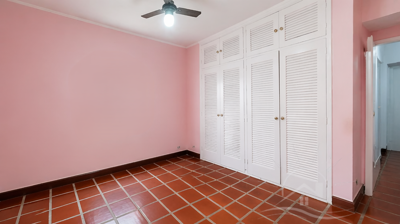 Casa - Térrea com 3 quartos (sendo 1 suite(s)) a 300,00 metros praia.