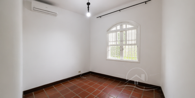 Casa - Térrea com 3 quartos (sendo 1 suite(s)) a 300,00 metros praia.