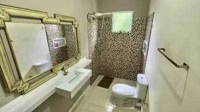 Casa - Térrea com piscina com 4 quartos (sendo 4 suite(s)) a 3000,00 metros praia.