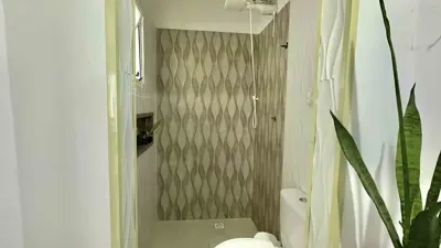 Casa - Térrea com piscina com 4 quartos (sendo 4 suite(s)) a 3000,00 metros praia.