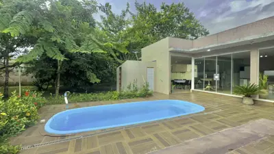 Casa - Térrea com piscina com 4 quartos (sendo 4 suite(s)) a 3000,00 metros praia.
