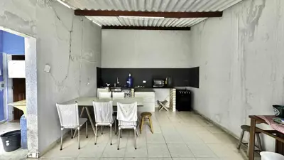 Casa - Térrea com 3 quartos (sendo 1 suite(s)) a 250,00 metros praia.