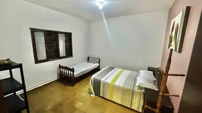 Casa - Térrea com 3 quartos (sendo 1 suite(s)) a 250,00 metros praia.