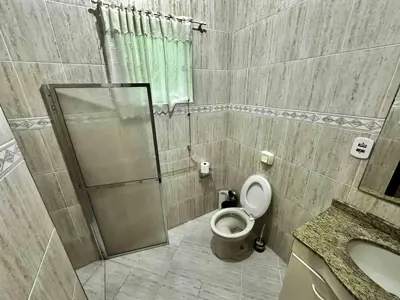 Casa - Térrea com Edícula com 3 quartos (sendo 1 suite(s)) a 800,00 metros praia.