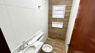 Casa - Térrea com 2 quartos (sendo 2 suite(s)) a 1500,00 metros praia.