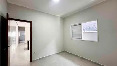 Casa - Térrea com 2 quartos (sendo 2 suite(s)) a 1500,00 metros praia.