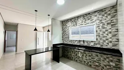 Casa - Térrea com 2 quartos (sendo 2 suite(s)) a 1500,00 metros praia.