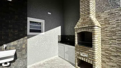 Casa - Térrea com 2 quartos (sendo 2 suite(s)) a 1500,00 metros praia.