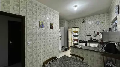 Casa - Térrea com 3 quartos (sendo 1 suite(s)) a 900,00 metros praia.