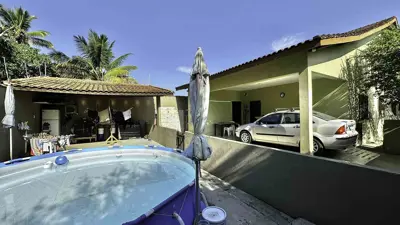 Casa - Térrea com 3 quartos (sendo 1 suite(s)) a 900,00 metros praia.
