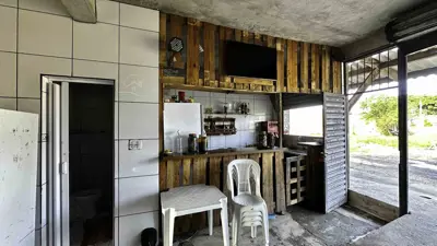 Casa - Sobrado com 3 quartos (sendo 2 suite(s)) a 1500,00 metros praia.