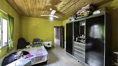Casa - Sobrado com 3 quartos (sendo 2 suite(s)) a 1500,00 metros praia.