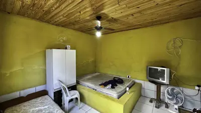 Casa - Sobrado com 3 quartos (sendo 2 suite(s)) a 1500,00 metros praia.