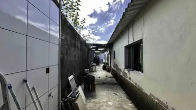 Casa - Sobrado com 3 quartos (sendo 2 suite(s)) a 1500,00 metros praia.