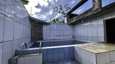 Casa - Sobrado com 3 quartos (sendo 2 suite(s)) a 1500,00 metros praia.