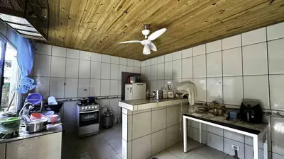 Casa - Sobrado com 3 quartos (sendo 2 suite(s)) a 1500,00 metros praia.