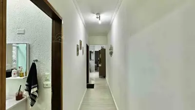 Casa - Térrea com Edícula com 2 quartos (sendo 1 suite(s)) a 700,00 metros praia.