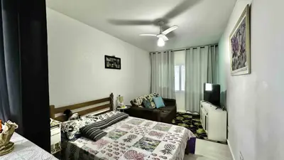 Casa - Térrea com Edícula com 2 quartos (sendo 1 suite(s)) a 700,00 metros praia.