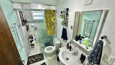 Casa - Térrea com Edícula com 2 quartos (sendo 1 suite(s)) a 700,00 metros praia.