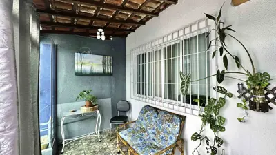 Casa - Térrea com Edícula com 2 quartos (sendo 1 suite(s)) a 700,00 metros praia.