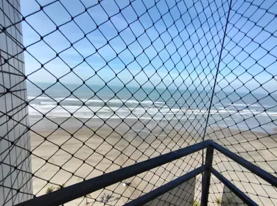 Apartamento - Triplex com 5 quartos (sendo 5 suite(s)) a 0,00 metros praia.