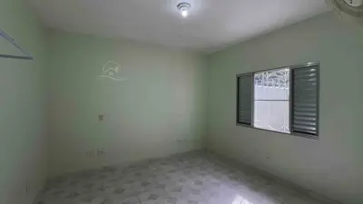 Casa - Térrea com Edícula com 3 quartos (sendo 1 suite(s)) a 350,00 metros praia.