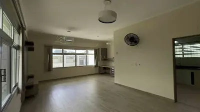Casa - Térrea com Edícula com 3 quartos (sendo 1 suite(s)) a 350,00 metros praia.
