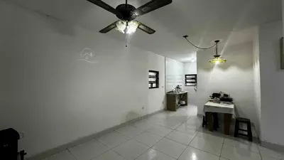 Casa - Térrea com 2 quartos (sendo 1 suite(s)) a 600,00 metros praia.